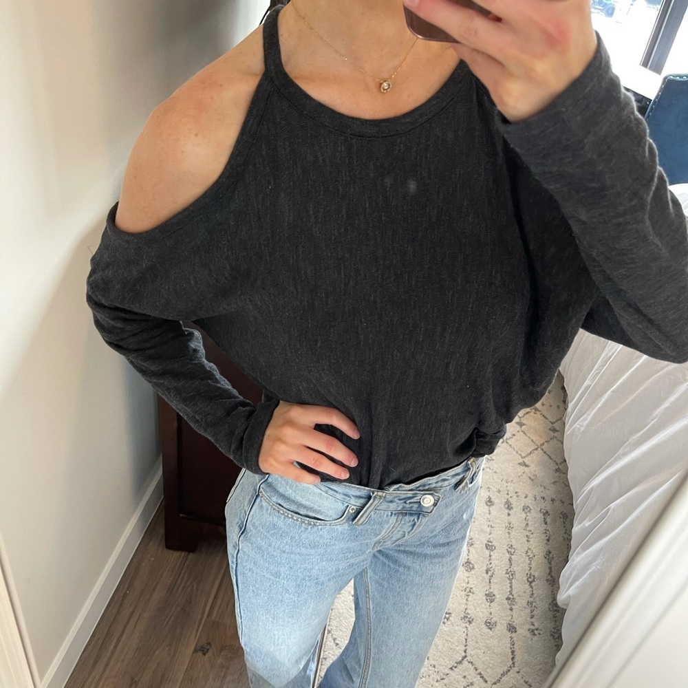 XXI Grey Sleeveless Sweater Size Large